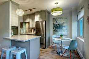 Modern Coastal DowntownKing bedWork DeskKitchen